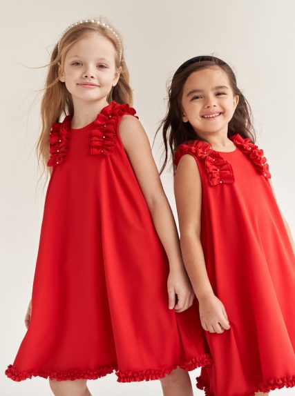 Платье с рюшами красное